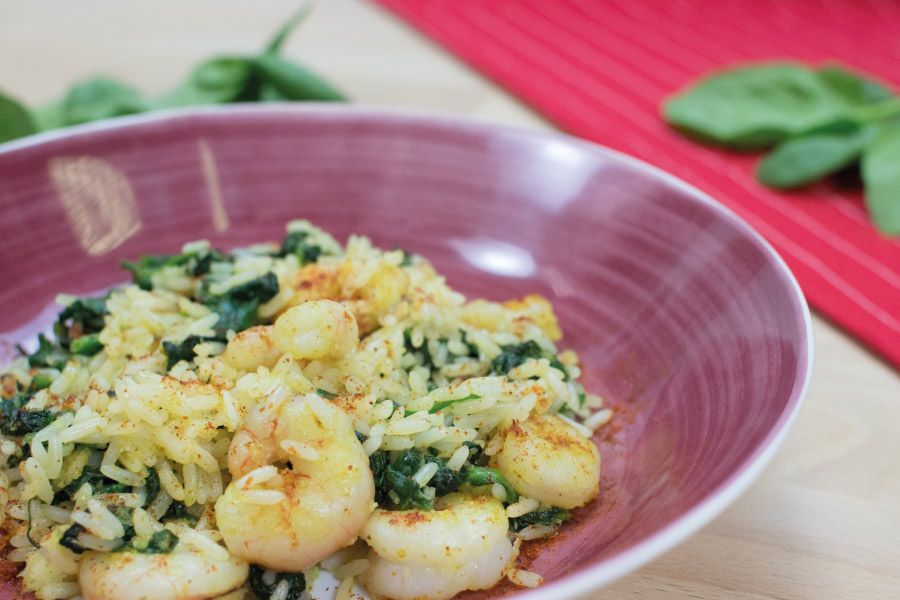 Arroz con espinacas, gambas y un toque de coco y curry