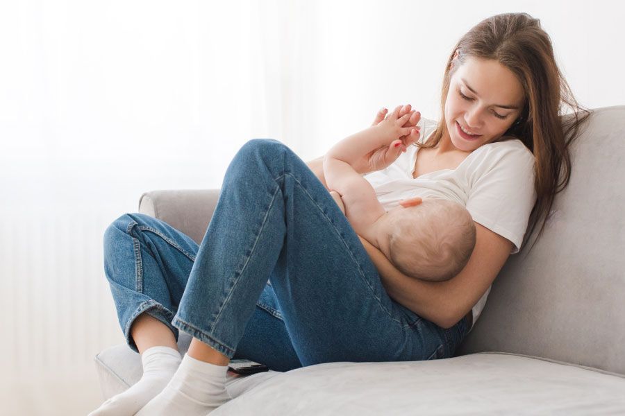 Beneficios de la lactancia materna y alimentación de la madre lactante